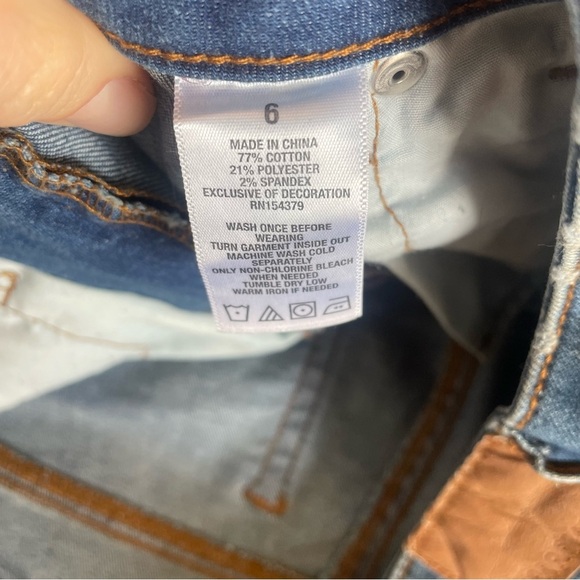 AEROPOSTALE Women’s Midi Blue Distressed Denim Shorts Size 6 - Picture 5 of 9